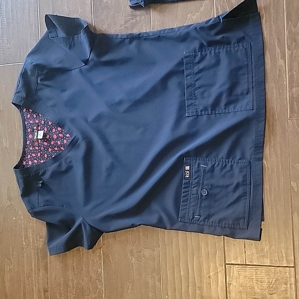 KOI scrub top